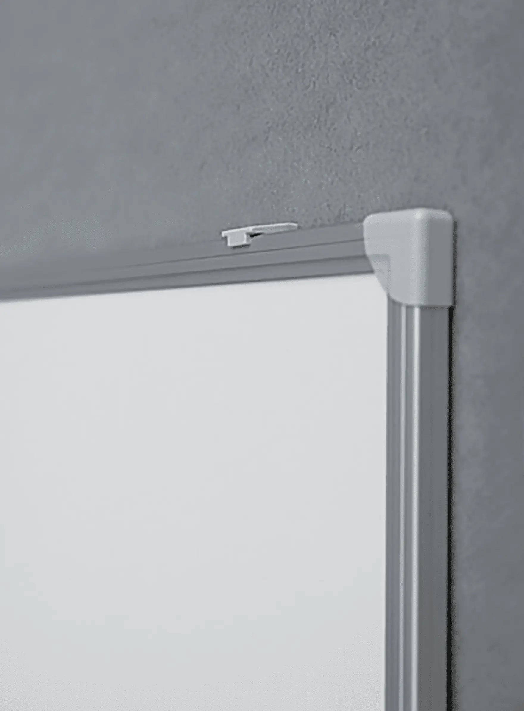Franken Whiteboard – 90 × 60 cm, lackierter Stahl, magnetisch, Alu-Rahmen, Wandmontage, inkl. Stiftablage