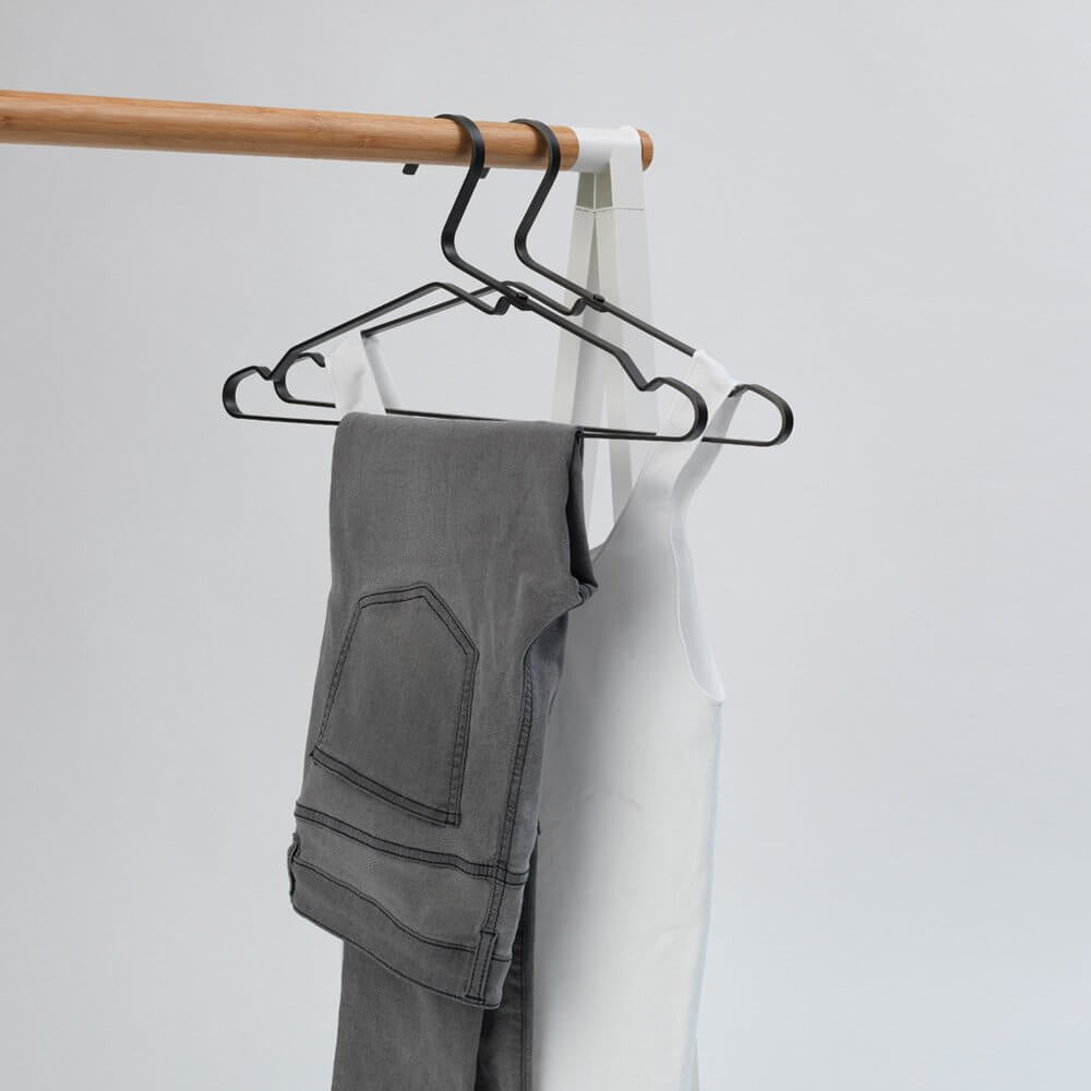 Brabantia Kleiderbügel 4er Set – Aluminium – Schwarz – 11 × 208 × 422 mm