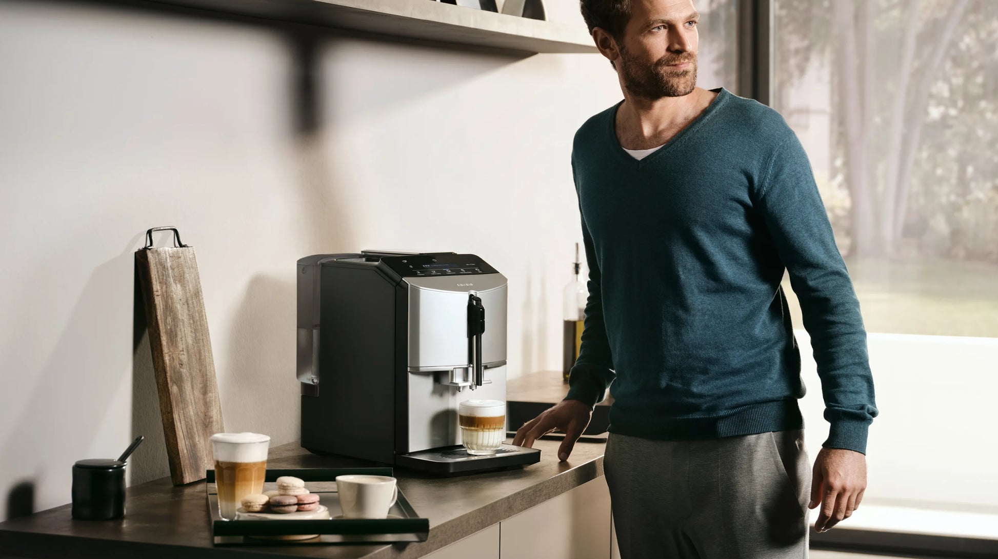 Siemens EQ300 TF303E07 Kaffeevollautomat – 15 bar, 1,4 l, 250 g, Keramik-Mahlwerk, Schwarz