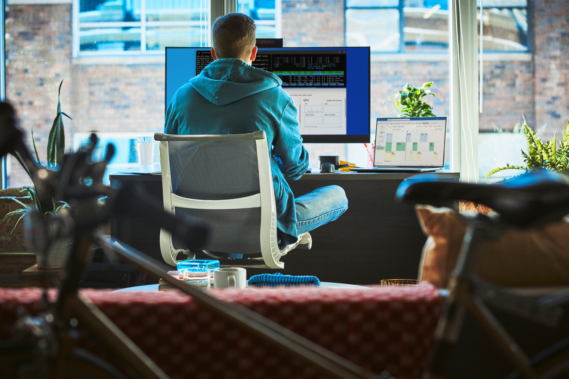 HP Wireless Creator 935M Business-Maus – kabellos, Hyperscrolling, für Rechtshänder, silber/schwarz