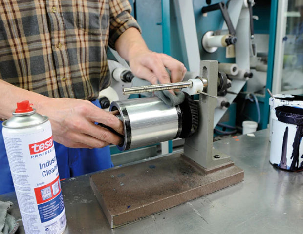 TESA Kleber-/Etikettenentferner für Glas, Metall, Kunststoff – Spraydose (Aerosol) – 500 ml