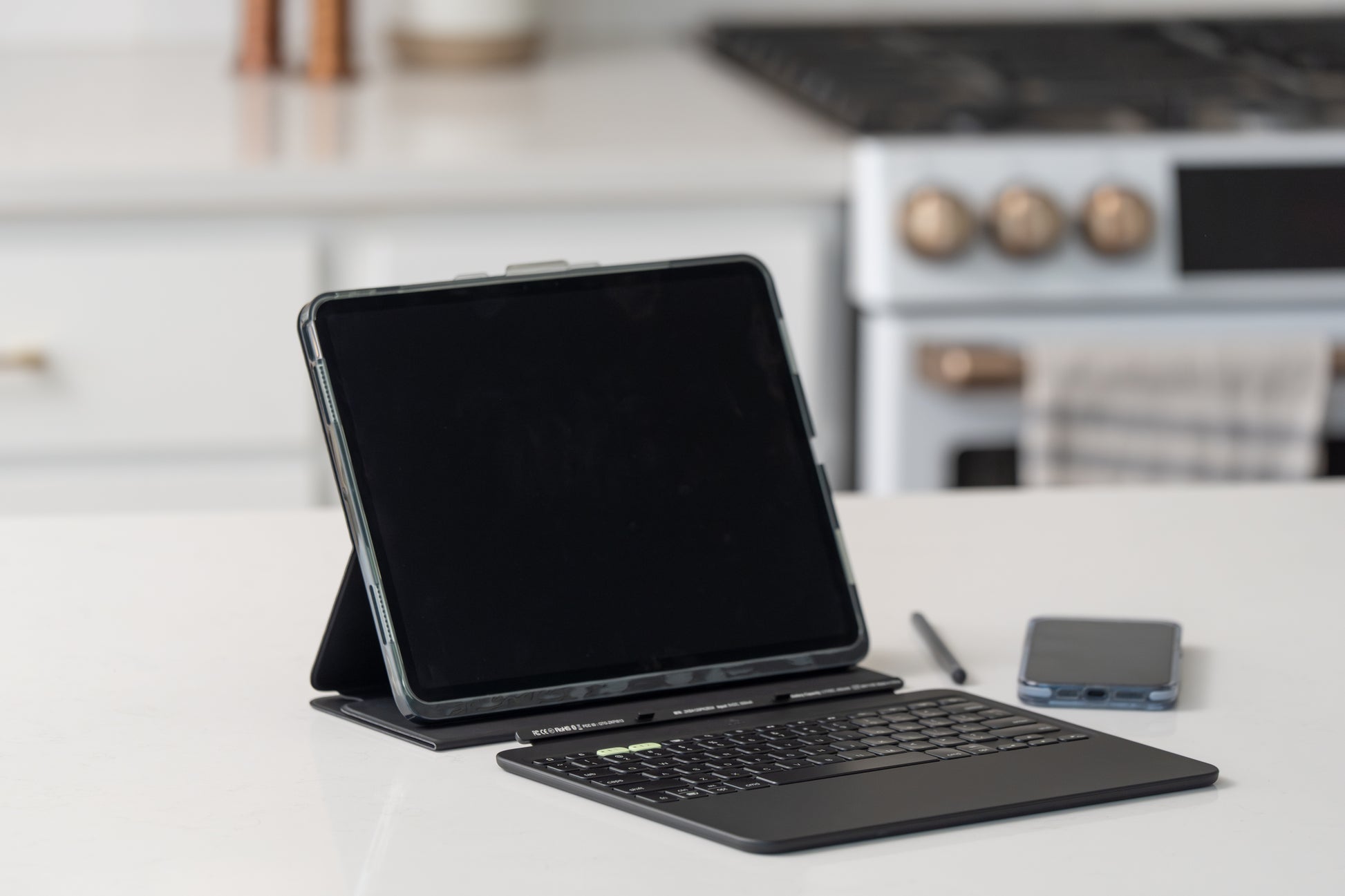 ZAGG ProKeys 2 – Tastatur, DE-Layout (DE), Schwarz – für iPad Pro 13 (M4) & iPad (M5)