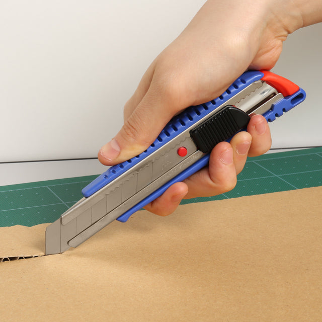 NT Cutter L-300RP – Abbrechmesser, Auto-Lock, Metallführung, assortiert, inkl. 1 Klinge