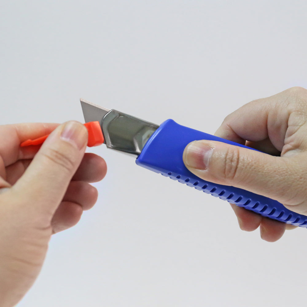 NT Cutter L-300RP – Abbrechmesser, Auto-Lock, Metallführung, assortiert, inkl. 1 Klinge