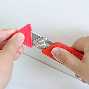 NT Cutter L-500P Cutter – 18 mm, Feststellschraube, Für Linkshänder Geeignet, Rot, Inkl. 3 Klingen