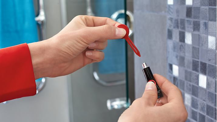 TESA Klebehaken Powerbutton – Edelstahl, 8 kg, Klebestreifen, Silber