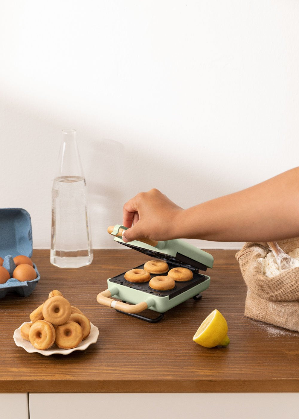 CREATE Ersatzteller Donuts 2in1 – für 2in1 Compact Waffeleisen, 2 Stk., Schwarz