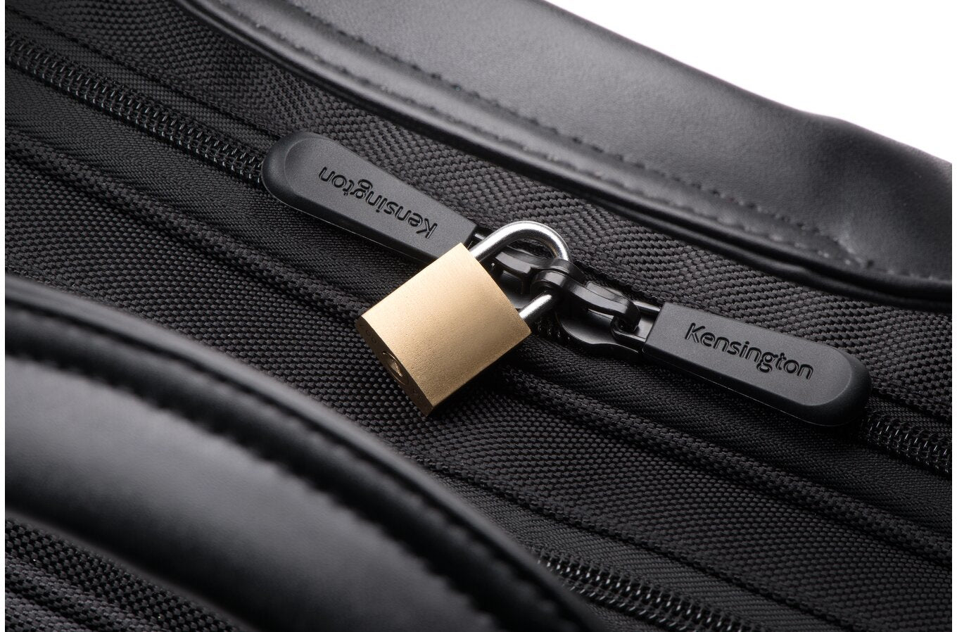 Kensington Contour 2 Notebook-Tasche bis 15,6" – wasserfest, Trolley-Band – Schwarz