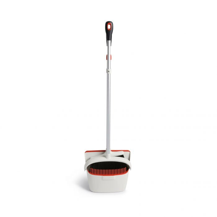 OXO Good Grips Kehrgarnitur – 28 cm, Kunststoff, Schwarz/Rot/Weiss, Teleskopstiel 99,06–130 cm