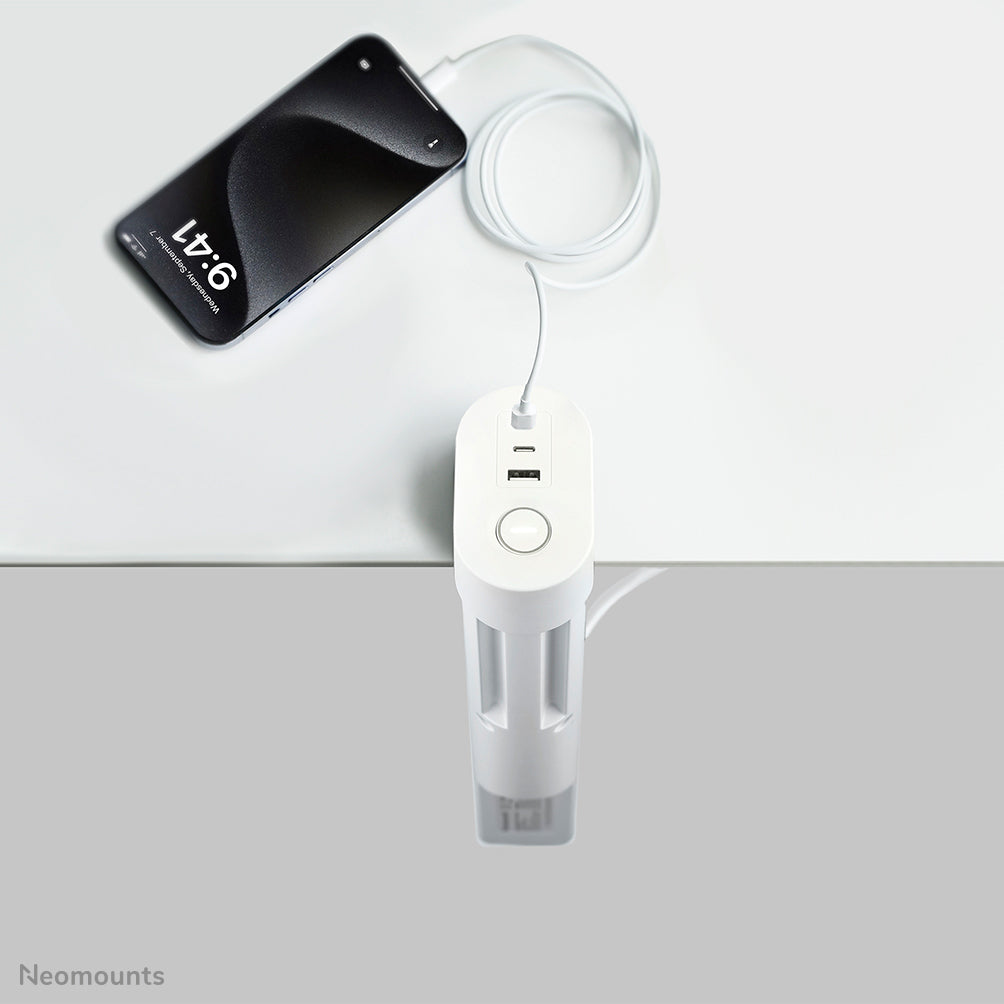 Neomounts DS22-840WH6 – Tischsteckdose, 3×230 V, 2× USB-A, 2× USB-C (Power Delivery), 1,4 m, Weiss