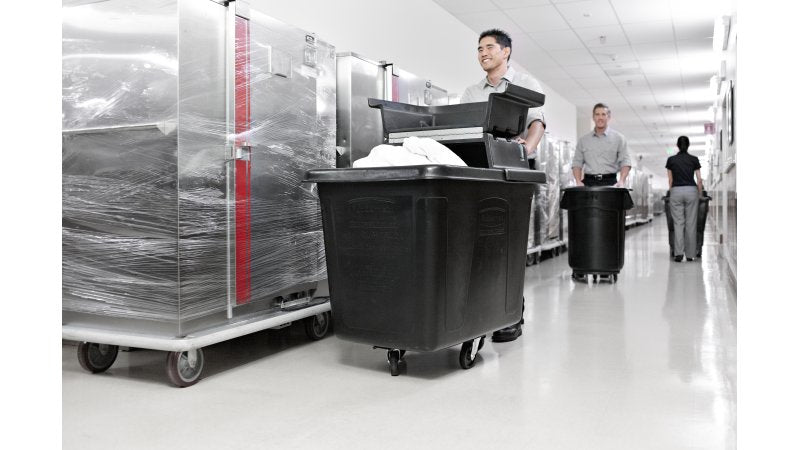 Rubbermaid Cube Truck Transportwagen 0,4 m³ – 4 Rollen, 226,8 kg Traglast, schwarz, B 1121 × H 826 × T 787 mm