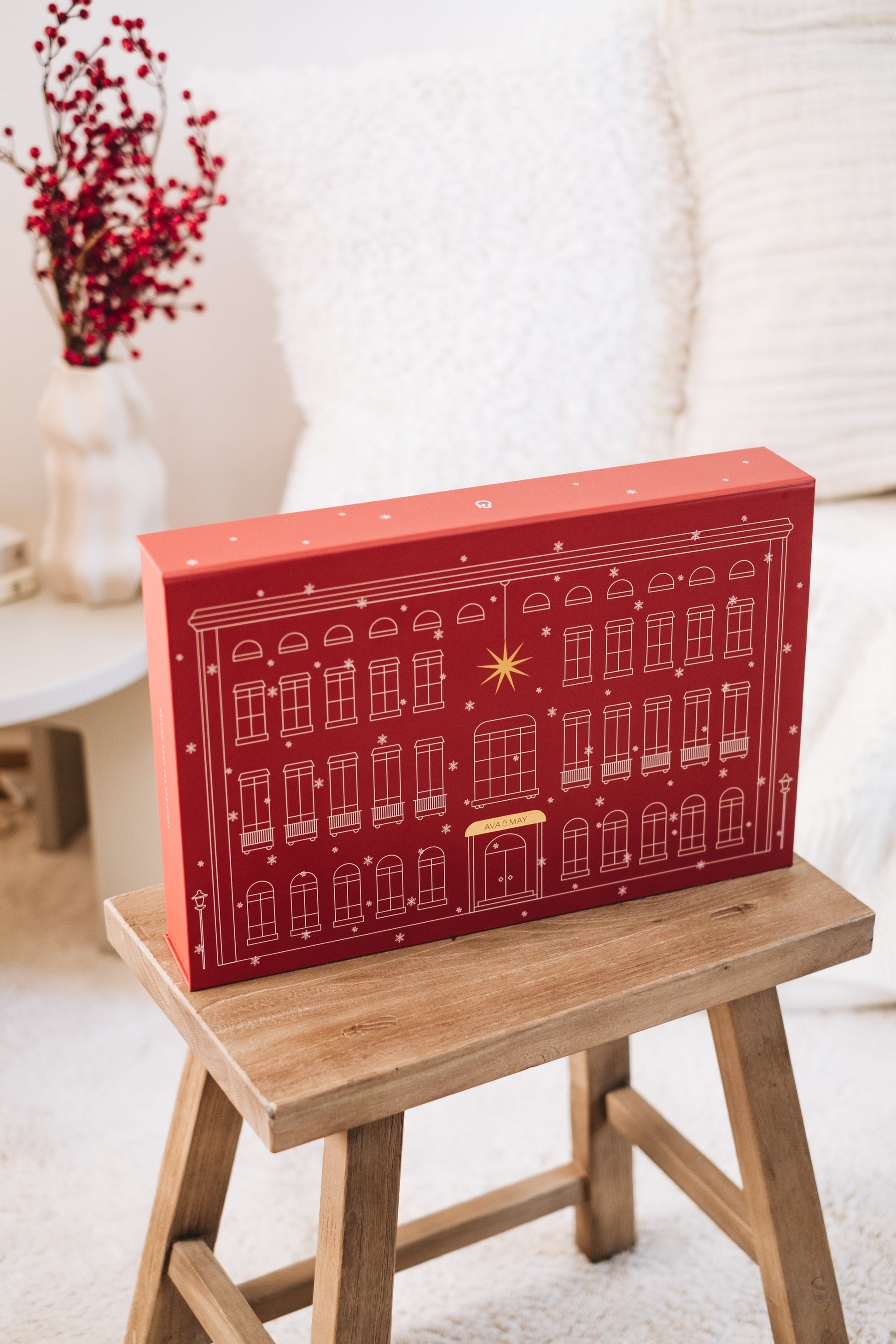 AVA & MAY Adventskalender – Weihnachten – befüllt, 24-teilig – 38,5 × 25,5 × 6,5 cm