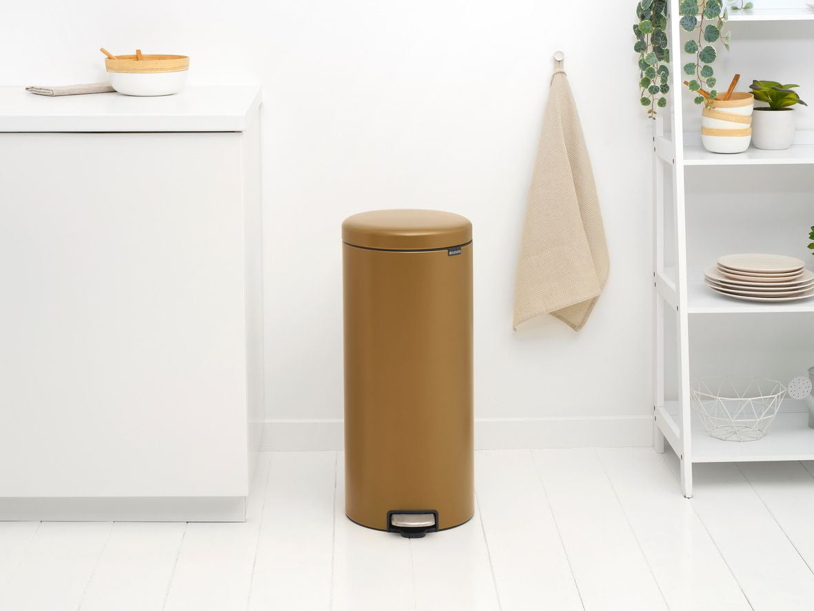 Brabantia NewIcon Treteimer – 30 l – Edelstahl, rund – Messing – Soft-Close, Anti-Rutsch