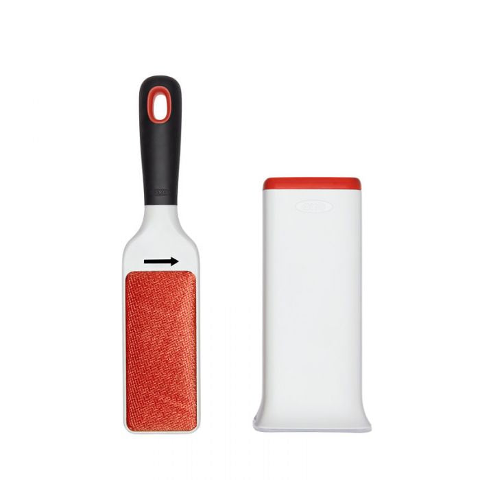 OXO Good Grips Textil-/Fusselbürste – selbstreinigend, Nylon, 17,4×3,9 cm, Weiss, für Kleider