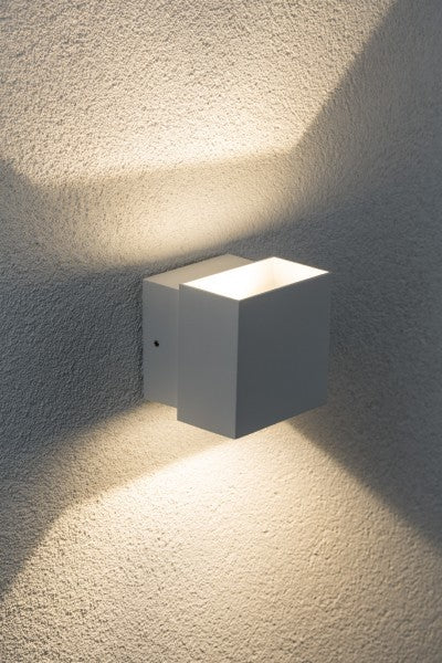 Paulmann Aussenwandleuchte – 355 lm, 6 W – Warmweiss, 2700 K – IP65 – Netzbetrieb – Weiss – Aluminium