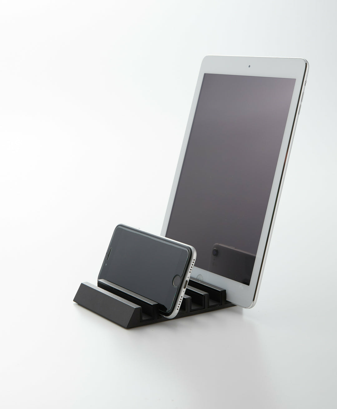 Yamazaki Tablet-Tischhalterung – für Tablets bis 14" – Schwarz