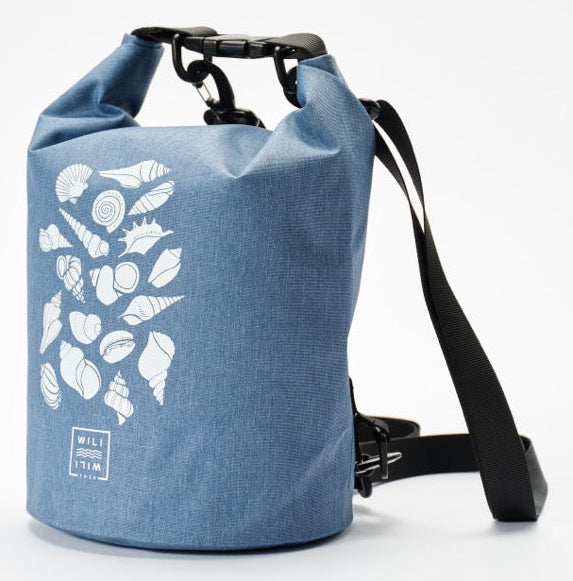 Wili Wili Tree Sporttasche Beach Life – 7 l, wasserfest, aus rPET, dunkelblau