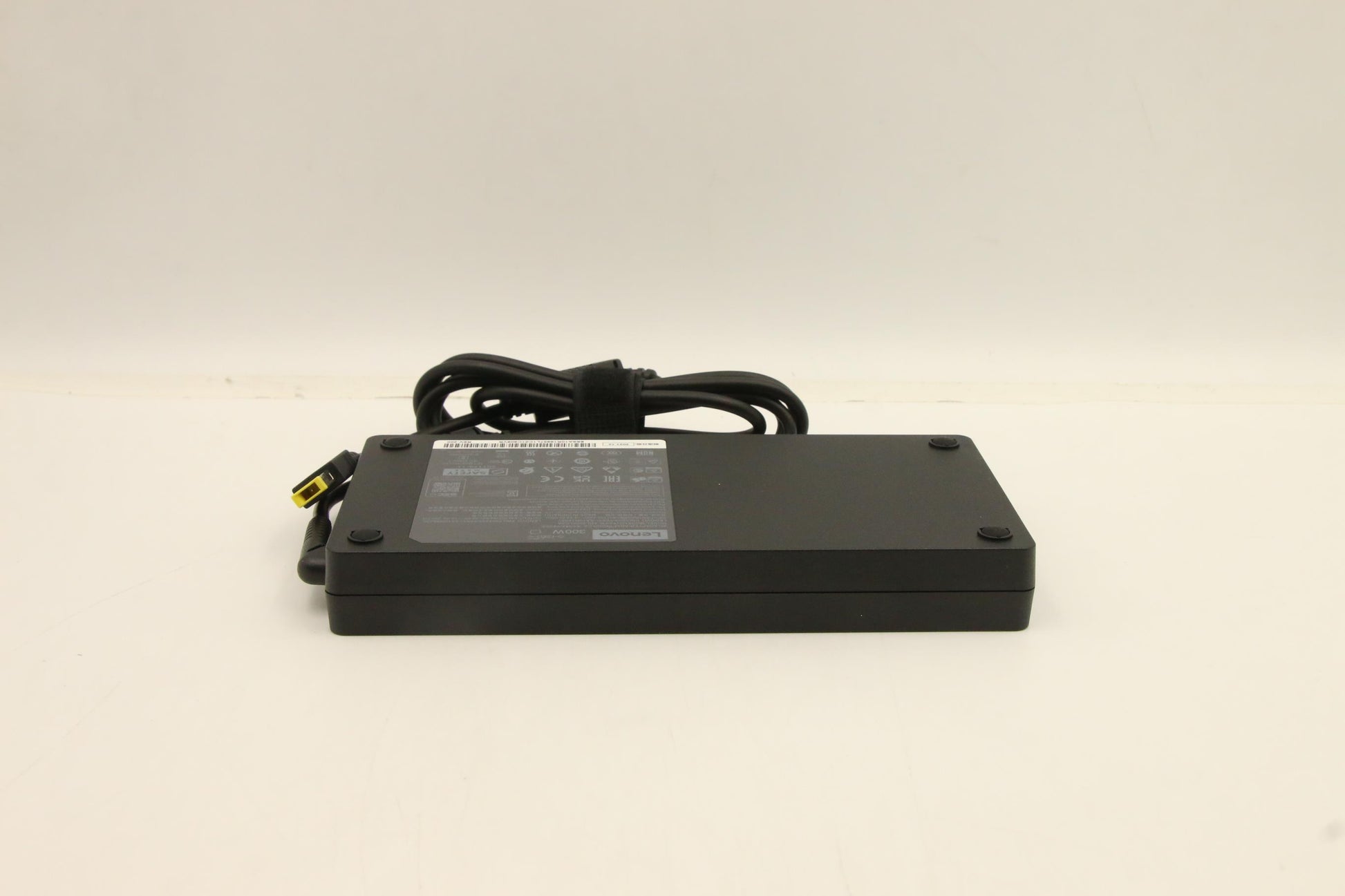Lenovo Netzteil – 300 W, 20 V – für Lenovo – Schwarz
