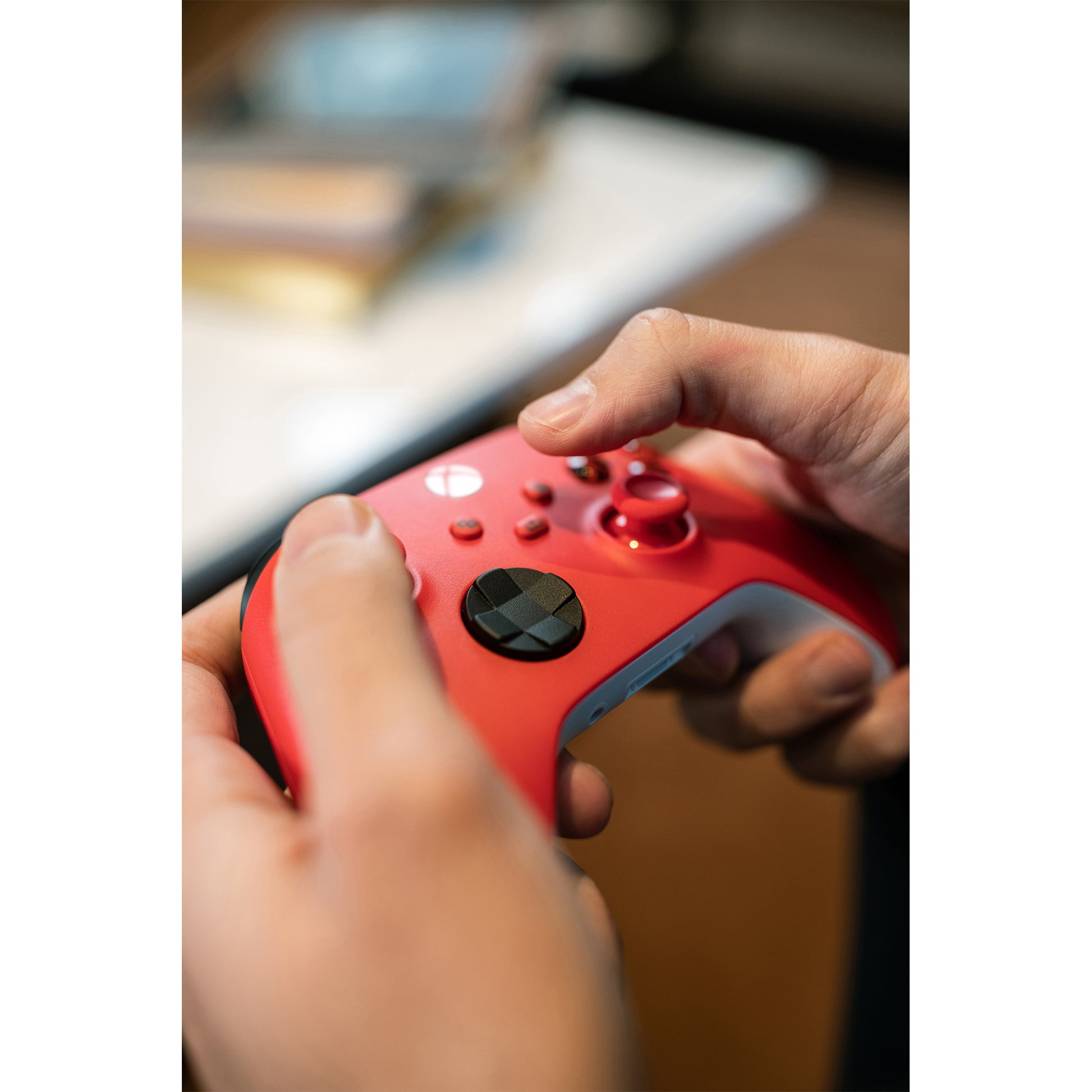 Microsoft Pulse Red – Gamepad – Kabellos (Bluetooth/2,4 GHz), Rot