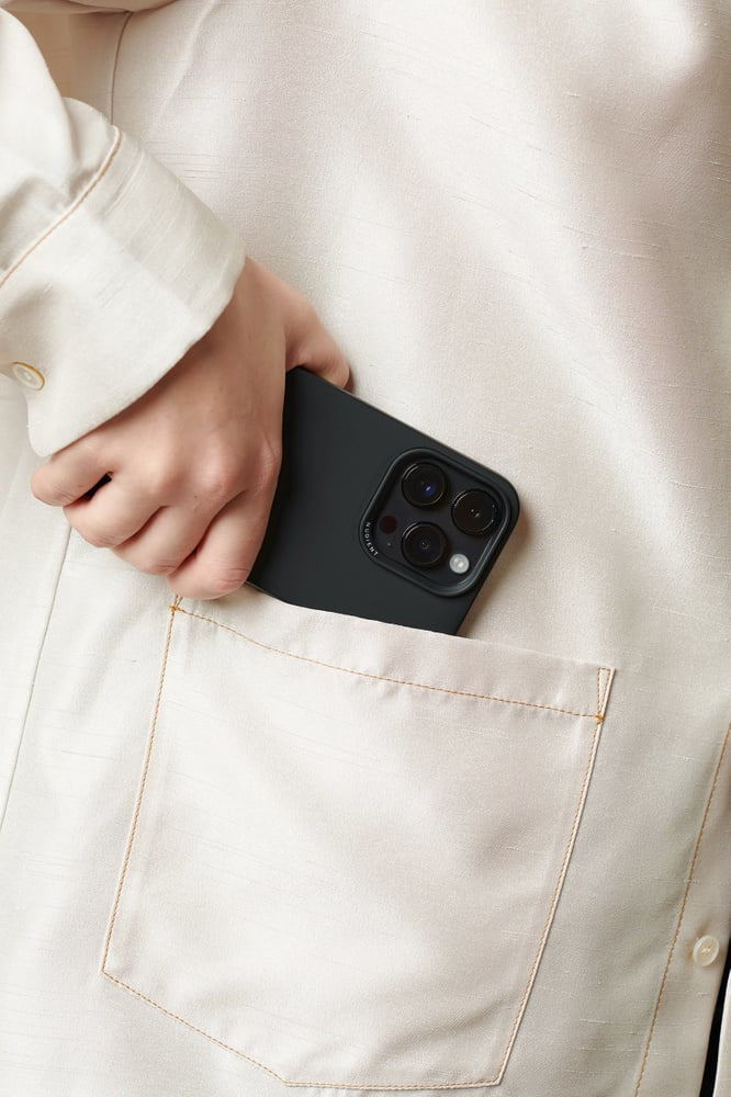 Nudient – Backcover – für Apple iPhone 14 Pro – schwarz – recycelter Kunststoff – MagSafe-kompatibel