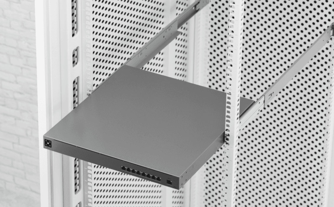 Ubiquiti Mission Critical – Managed Switch – 9×GbE, PoE++ 120 W, 1U