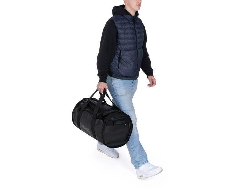 KOOR Sporttasche Sooma – 50 l, aus rPET, schwarz, 37 × 40,5 × 60,5 cm
