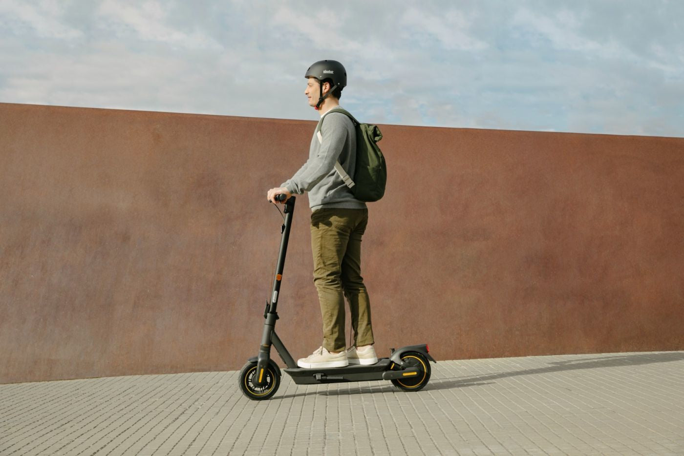 Ninebot by Segway Kickscooter MAX G2D – E-Scooter – 450 W, 10", 20 km/h, Reichweite bis 70 km, 551 Wh