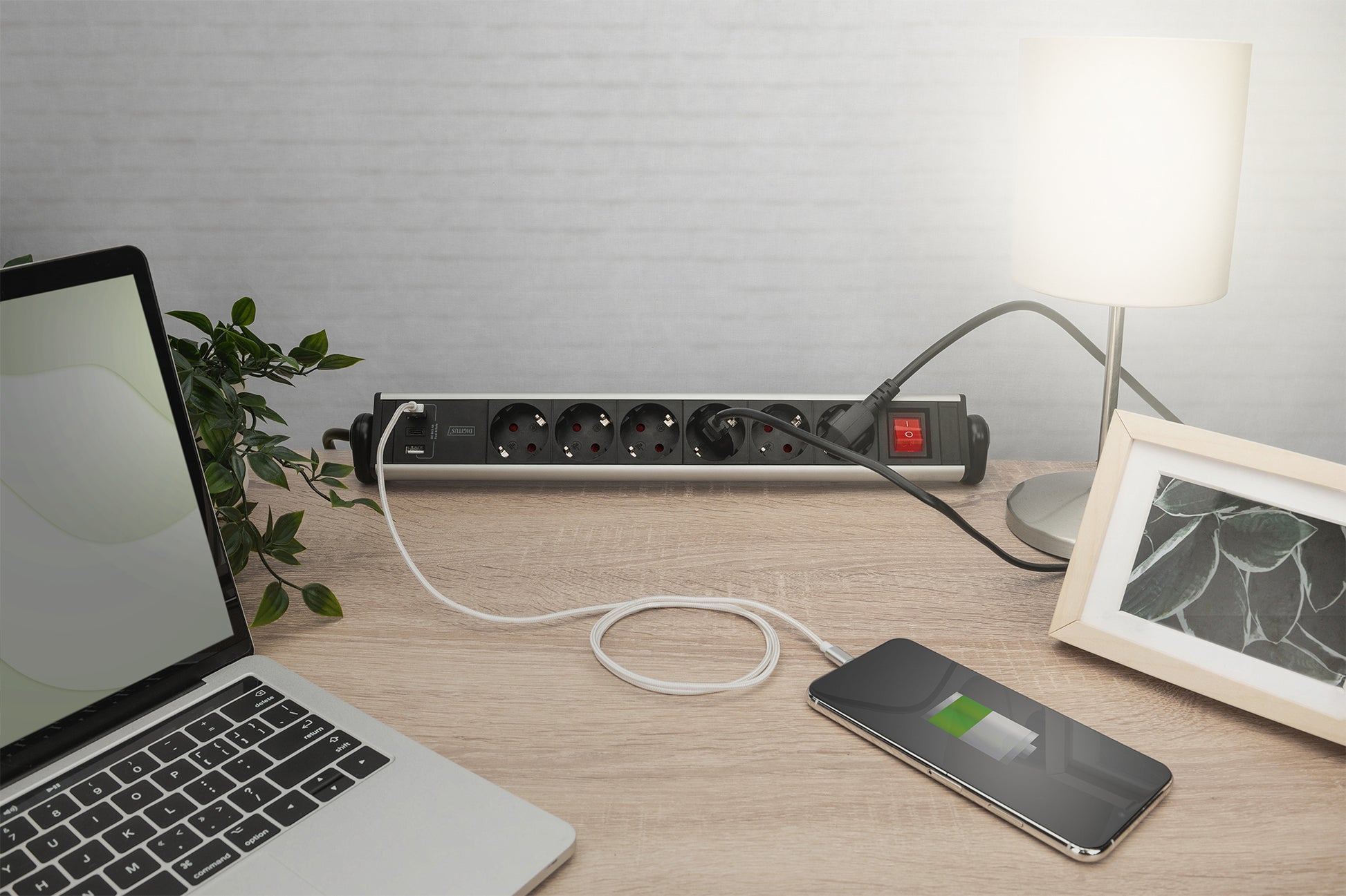 Digitus Steckdosenleiste, 6× Schuko (Typ F), 2× USB-A + 1× USB-C, mit Schalter, 1,5 m