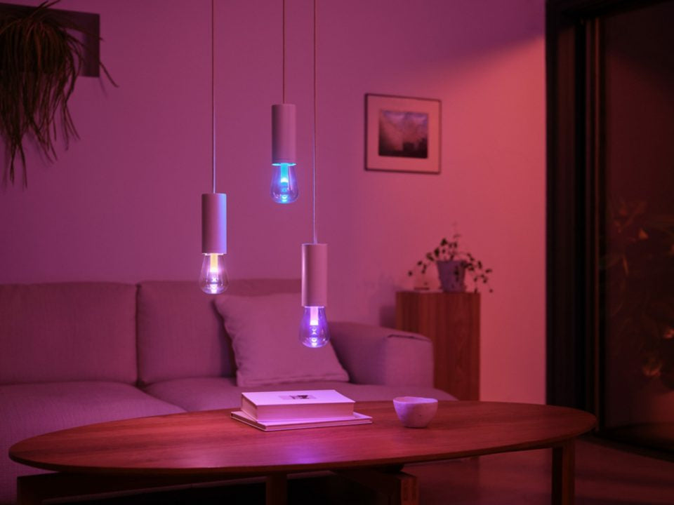 Philips Hue LED LG ST72 E27 – Zigbee, Bluetooth – dimmbar – 2000–6500 K – 500 lm 6,8 W – transparentes Glas