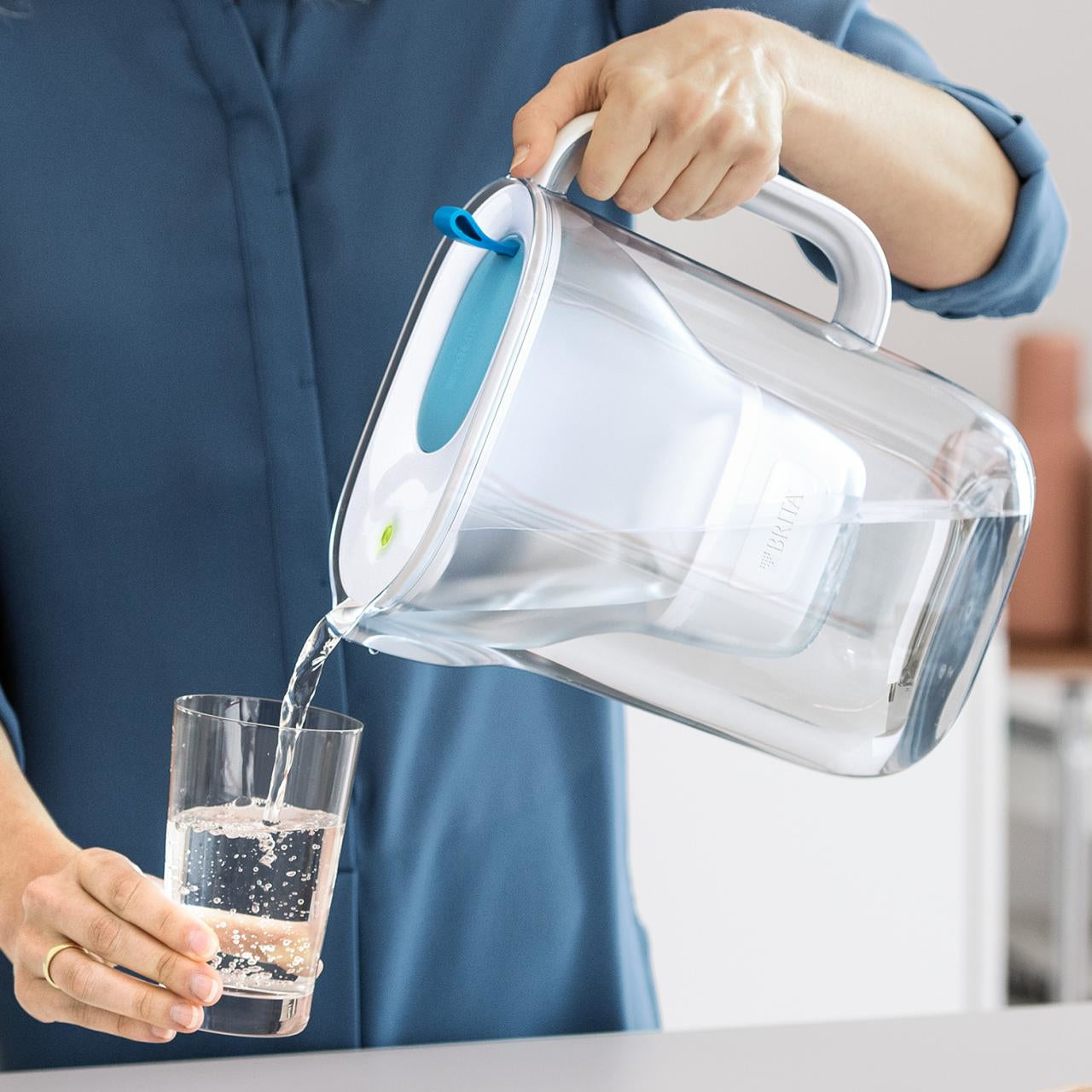 BRITA Style Eco Gletscher – Wasserfilter-Kanne 1,4 l, Filterwechselanzeige, Kunststoff, Hellblau