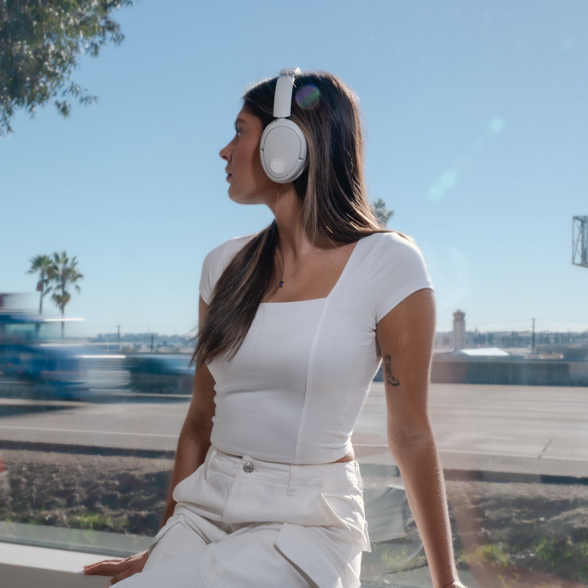 JLab JBuds Lux – Over-Ear Headset – Bluetooth, ANC – Weiss – bis 70 h