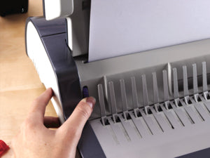 Fellowes Quasar E 500 Bindegerät – Plastikbindung, A4, 25 Blatt, elektronische Stanzung