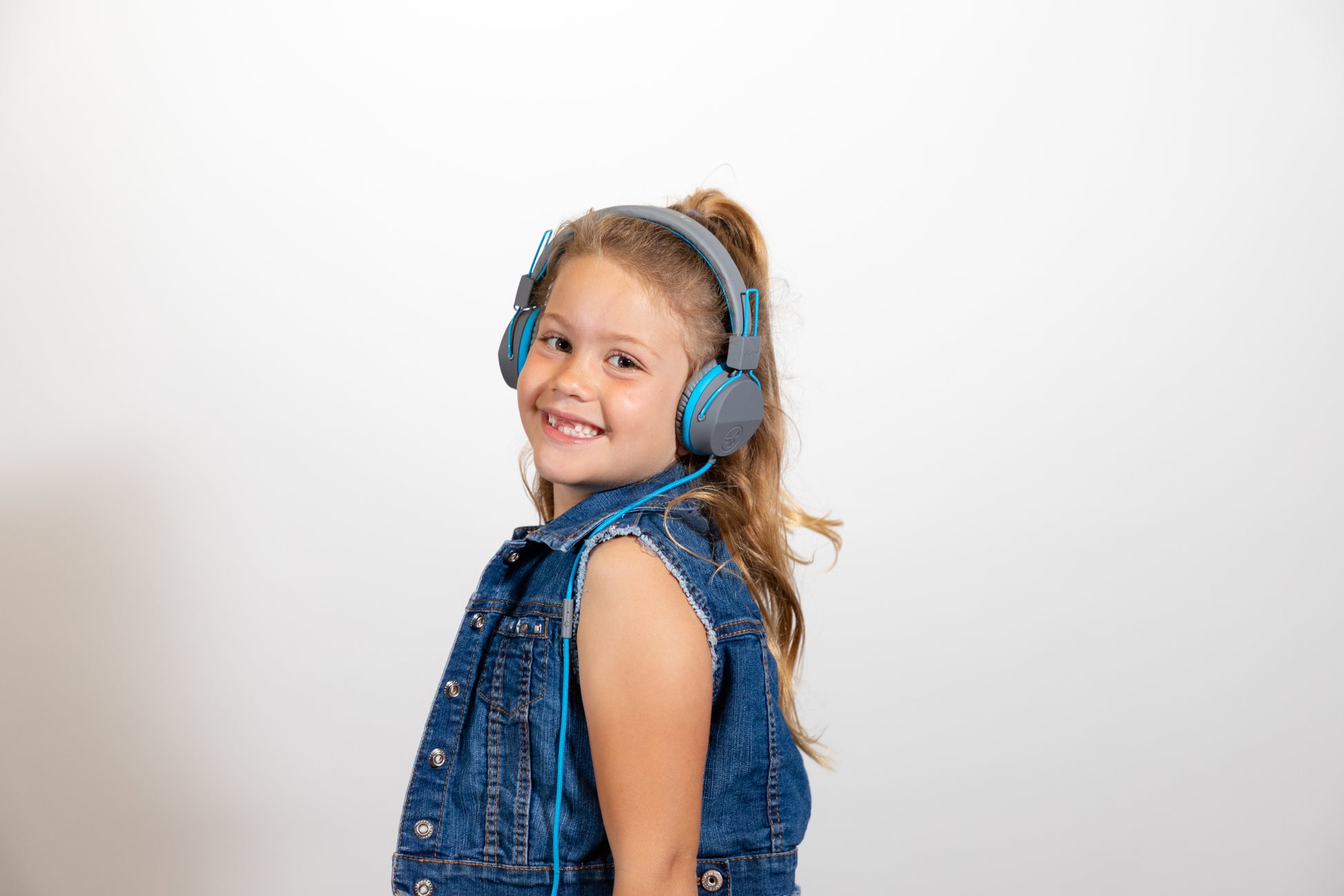 JLab JBuddies Studio Kinderkopfhörer – On-Ear, Stereo, Kabel, 3,5 mm Klinke, 85 dB Lautstärke-Limit