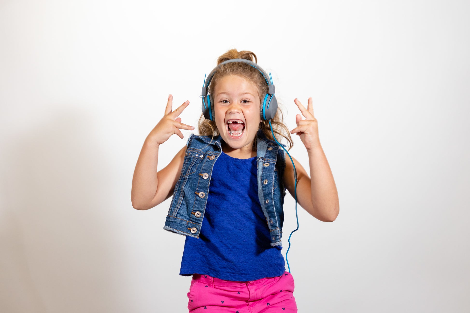 JLab JBuddies Studio Kinderkopfhörer – On-Ear, Stereo, Kabel, 3,5 mm Klinke, 85 dB Lautstärke-Limit