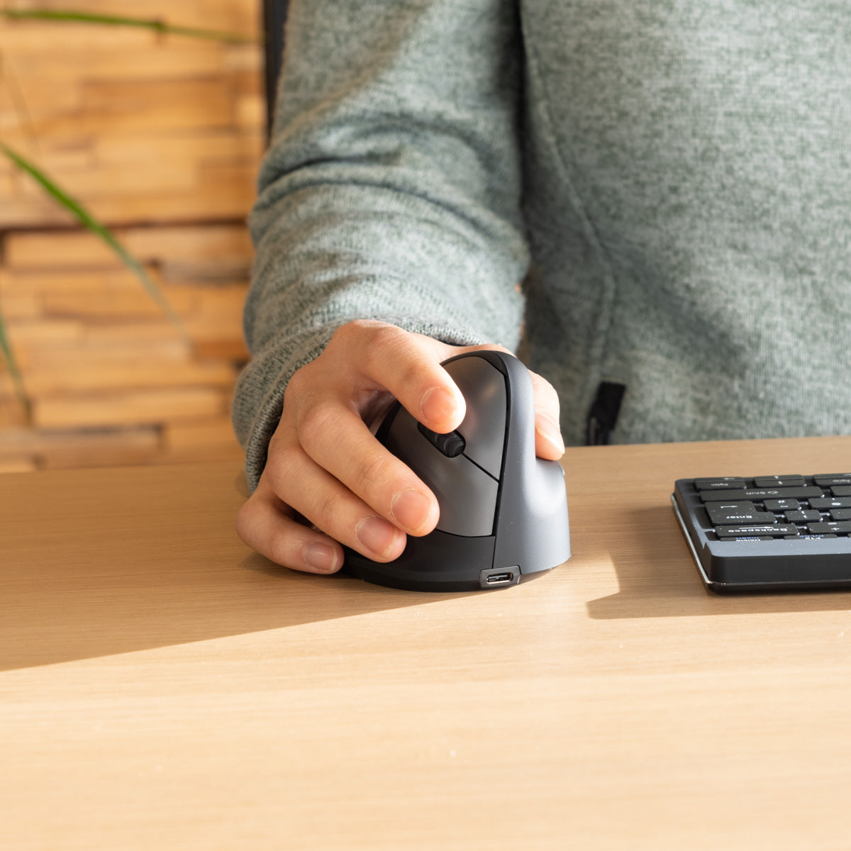R-Go Tools Ergonomische Maus – kabellos, für Rechtshänder, für Handflächen über 185 mm