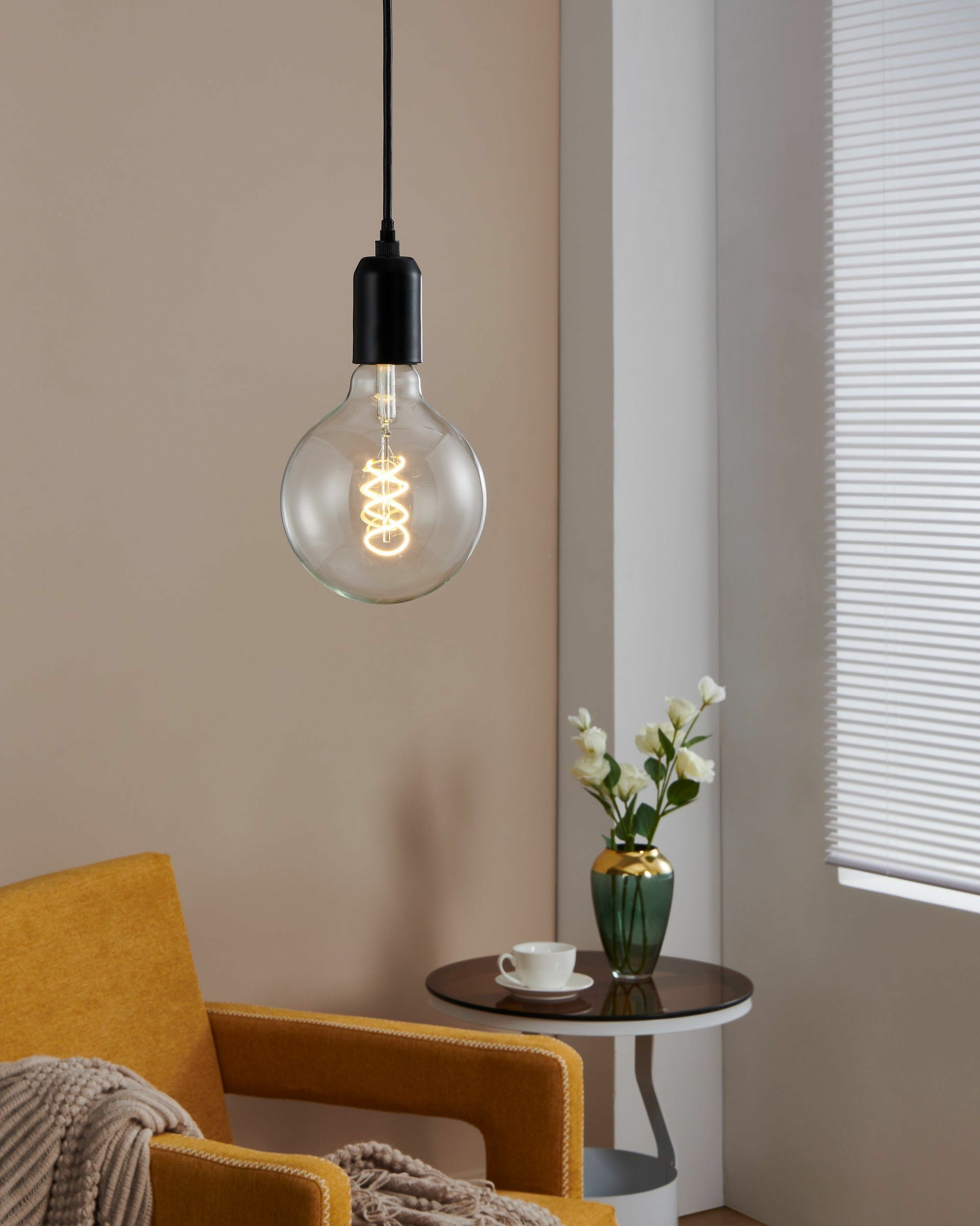 EGLO Leuchtmittel E27 Globus G125 – Warmweiss 2700 K, 806 lm, 7,3 W – IP20 – 1 Stk., Transparent, Glas