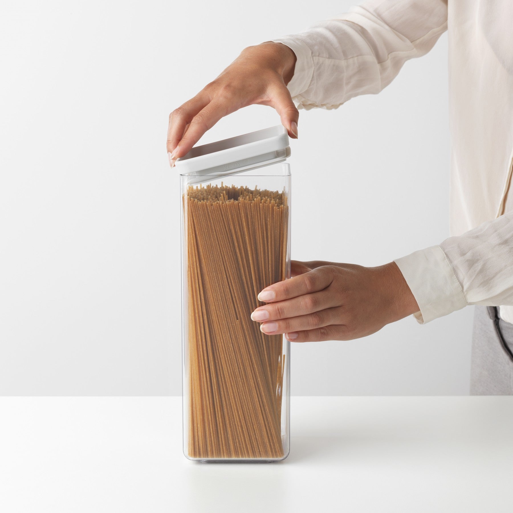 Brabantia Tasty+ – Vorratsdose 2,5 l, 11 × 11 × 29,5 cm, Kunststoff/Silikon, transparent/weiss