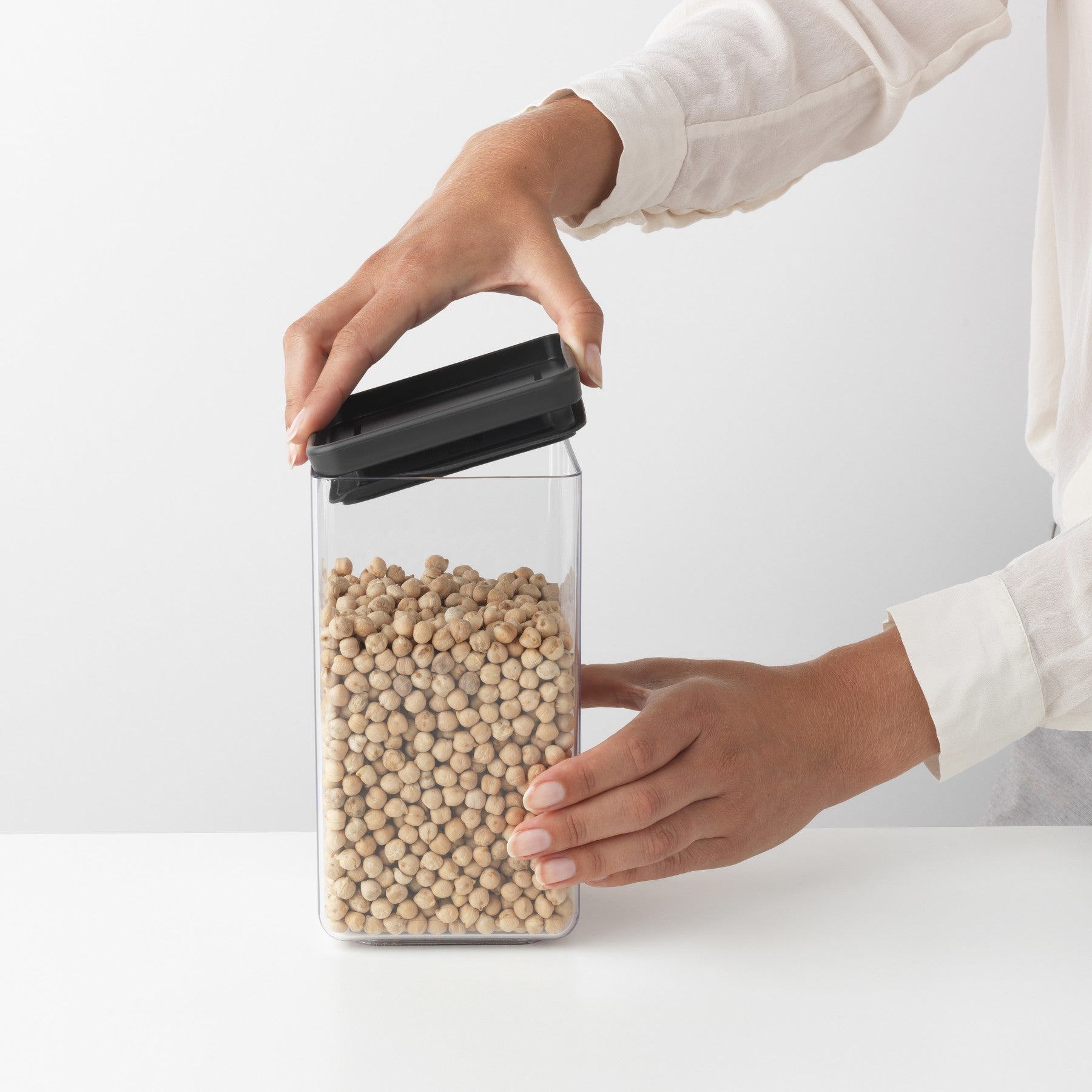 Brabantia Vorratsdose 1,6 l, 11 × 11 × 20 cm, Kunststoff/Silikon, transparent/schwarz