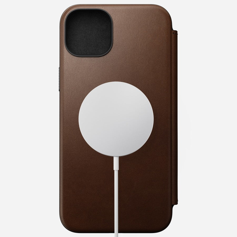 Nomad Booklet-Hülle – für Apple iPhone 15 Plus – Braun – Leder – MagSafe-kompatibel, mit Kartenfach