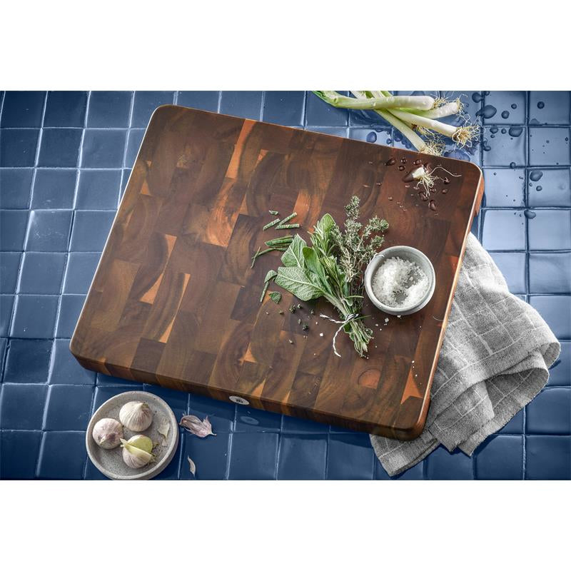 WMF Schneidebrett 40 × 34 × 4 cm, Holz (Akazie), gummierte Füsse, braun