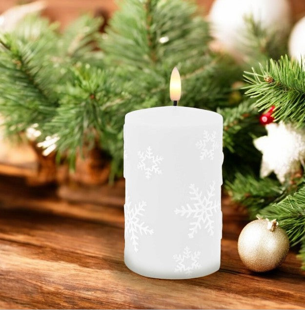 Dameco LED-Teelicht Schneeflocke – Ø 7,5 × 12,5 cm, Warmweiss, Weiss, Timer, Batteriebetrieb (2× AA)