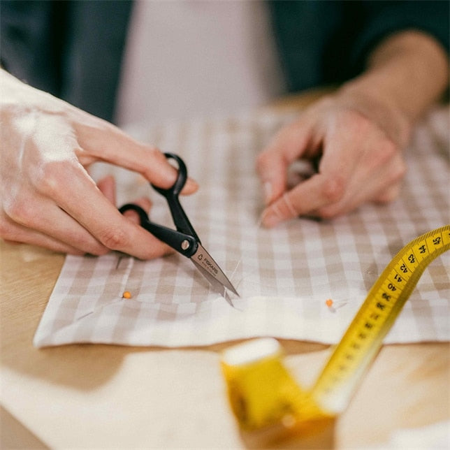 Fiskars Schere 13,0 cm, spitz, für Rechts- und Linkshänder – Edelstahl, ergonomischer Griff, schwarz