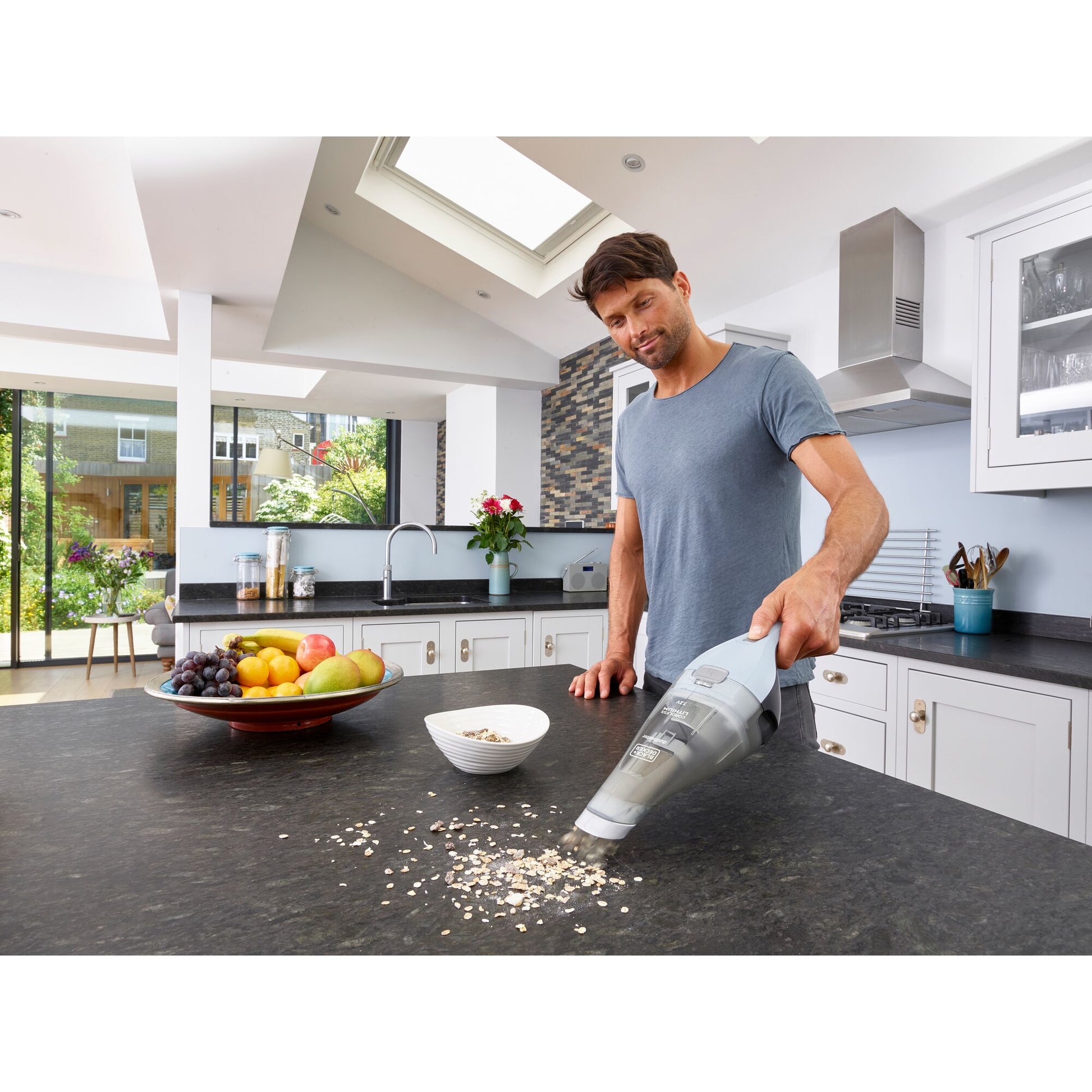 Black & Decker BLACK+DECKER Staubsauger – 1500 mAh, 0,4 l, Akkubetrieb, 1 Stufe