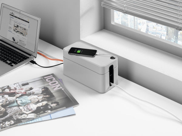 Durable Kabelbox Box S – 246 × 128 mm, Kunststoff, Grau, rutschfeste Gummifüsse, für 3fach-Steckdosenleiste