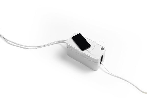Durable Kabelbox Box S – 246 × 128 mm, Kunststoff, Grau, rutschfeste Gummifüsse, für 3fach-Steckdosenleiste