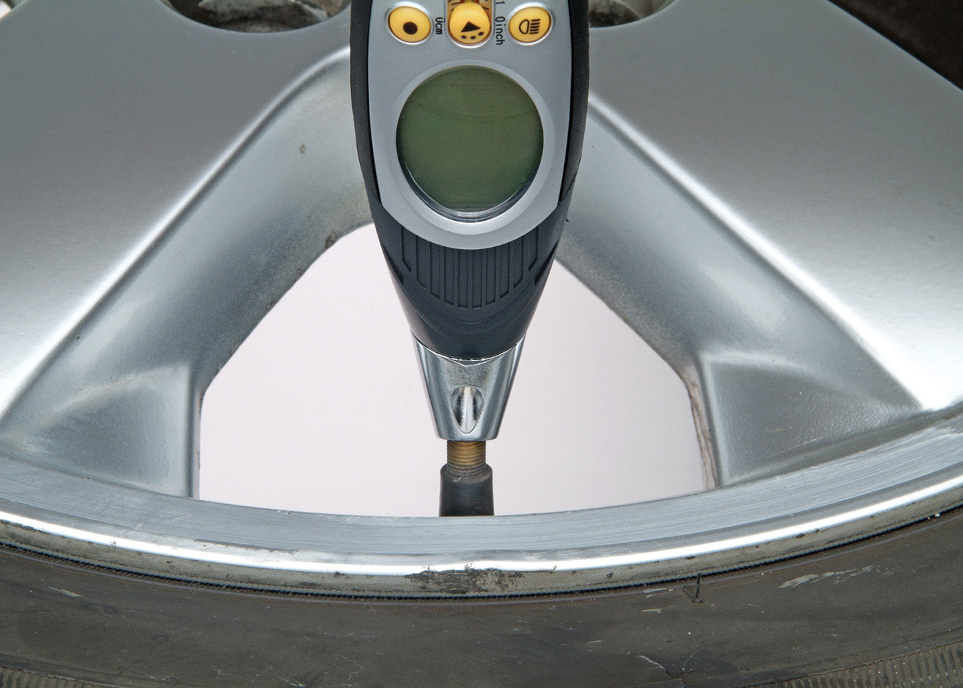 Ring Digitaler Reifen- und Profiltiefenmesser RTG6 – Batteriebetrieben