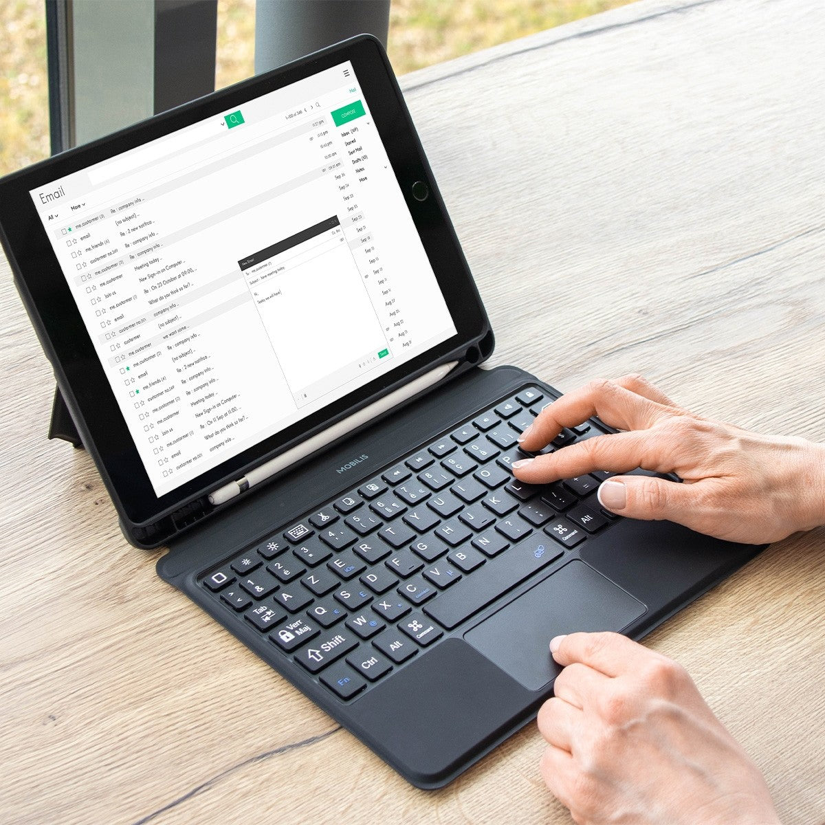 Mobilis Tastatur-Case für iPad 10,9" (10. Gen.) – Bluetooth, AZERTY, stossfest bis 0,9 m – Schwarz