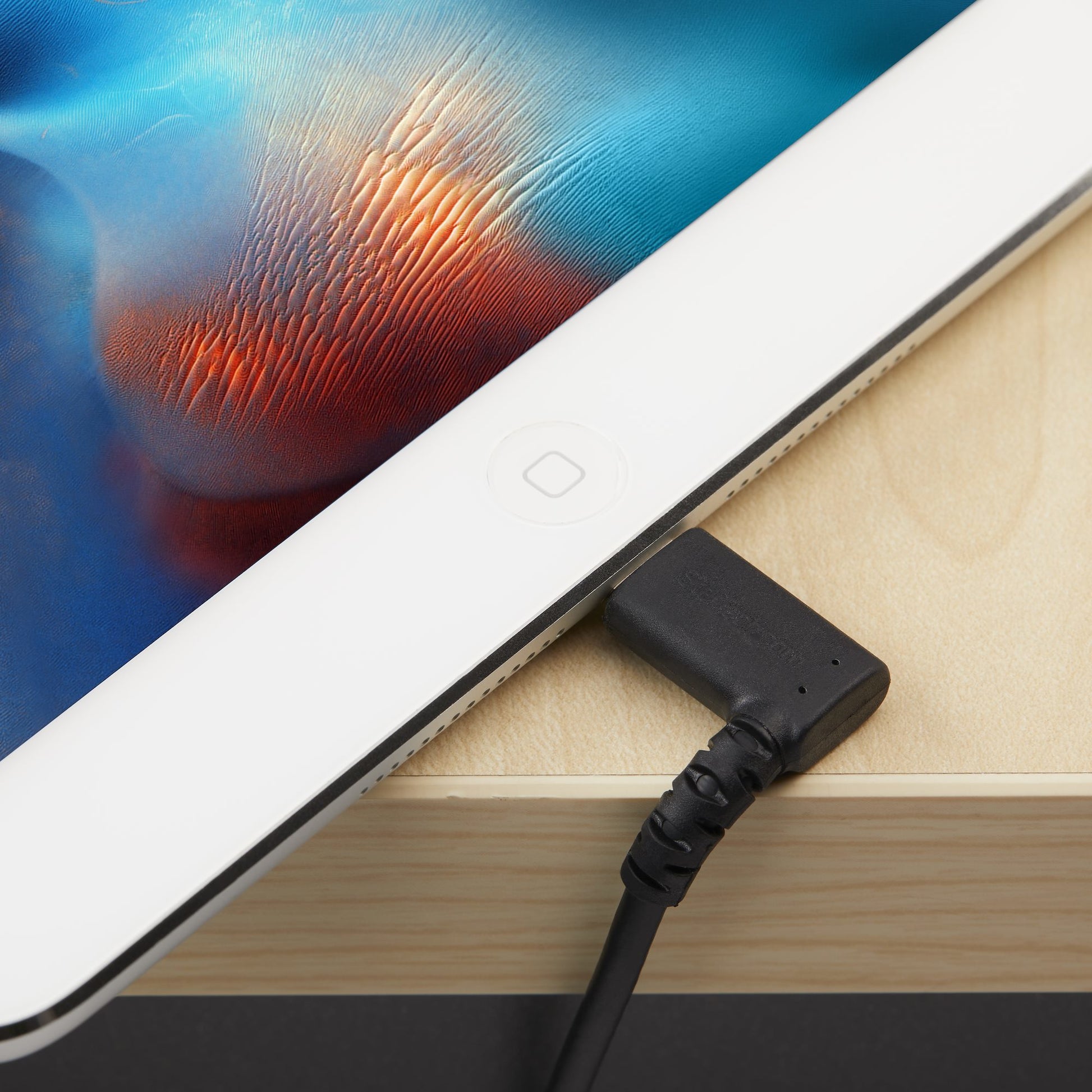 StarTech.com Kabel – USB-A auf Lightning 1 m, MFi zertifiziert, abgewinkelt, Schwarz – für iPhone/iPad