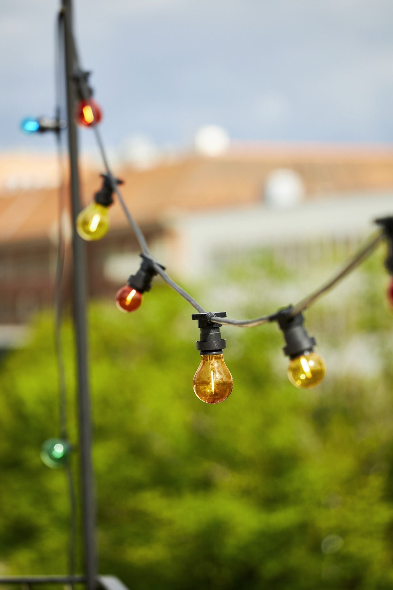M. Schönenberger Schönenberger Lichterkette SOLO – 20 m – 20 W – IP44 – Netzbetrieb – 20 Lampen – Schwarz