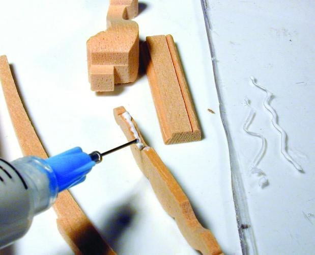 Deluxe Materials Spezialkleber – Transparent, für Kunststoff, Spender, Pin Point Spritzen-Set